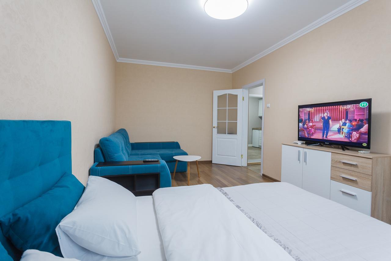 Cosy Apartment At Pozniaky Kiev Luaran gambar